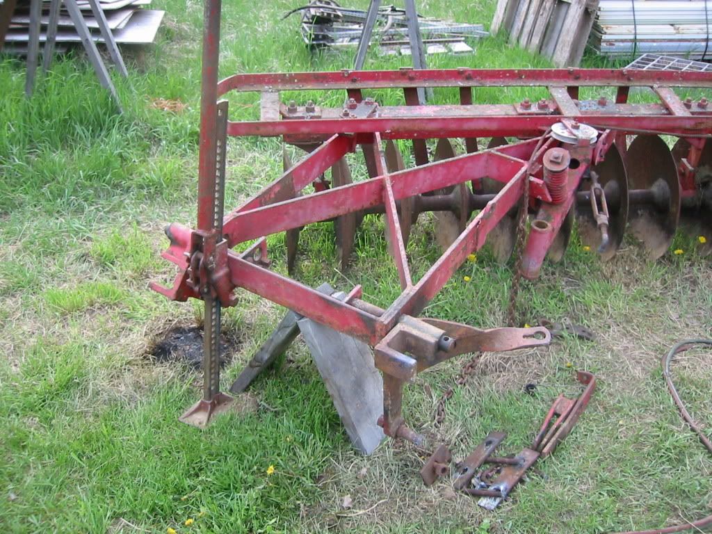 Unusual Hitch On One Way Plow Di Yesterday S Tractors